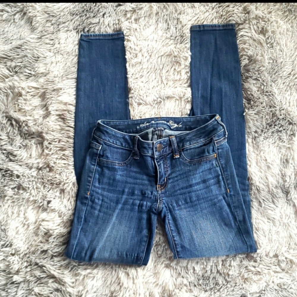 AMERICAN EAGLE JEANS